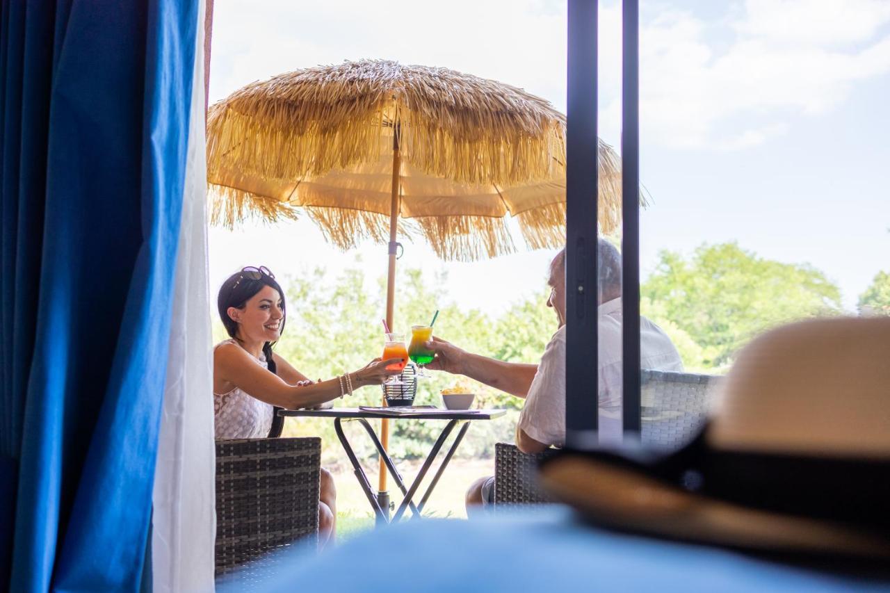 Logis Hotel & Spa Dejeunez Sous L'Arbre Rousset  Eksteriør billede